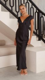 Black Open-Back V-Neck Maxi Dress