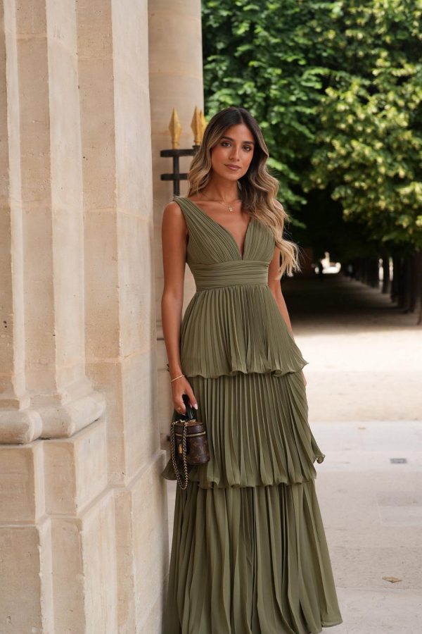 VERDE OLIVA Tiered Ruched V-Neck Maxi Dress